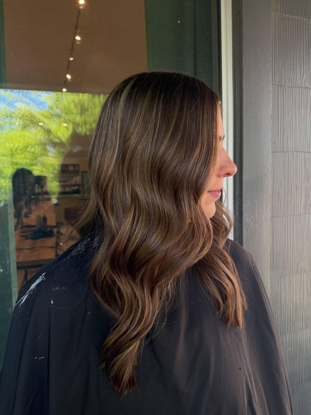Bronde balayage waves, side profile